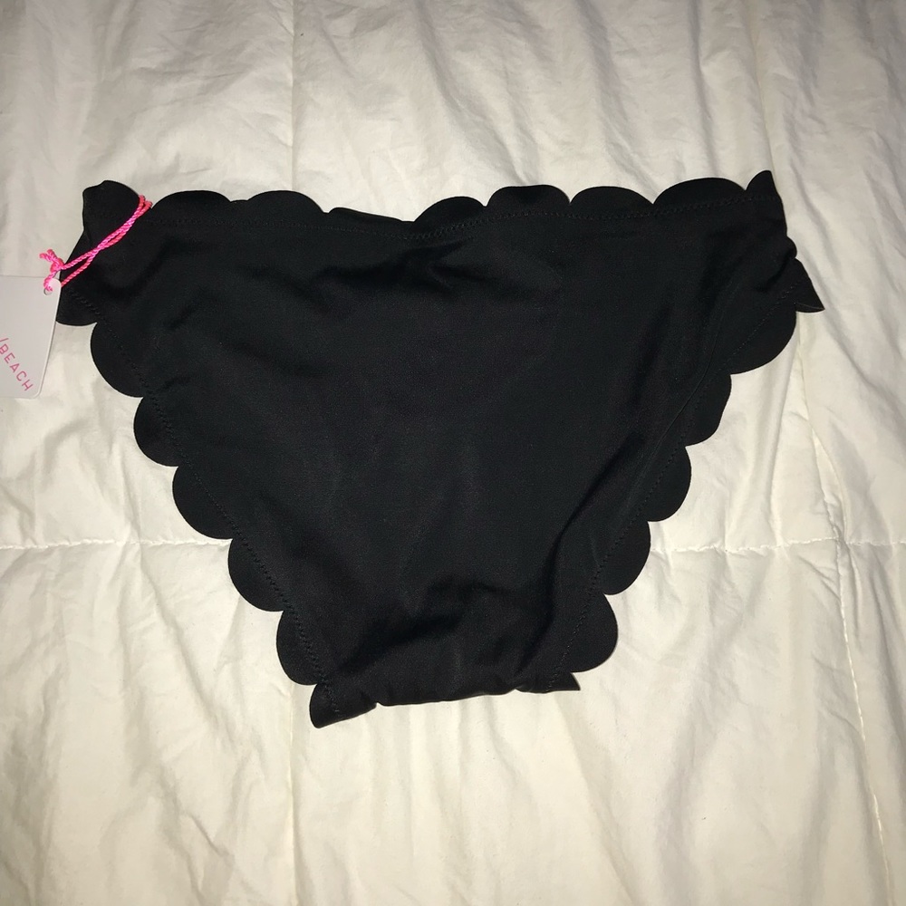 NWT black scalloped swimsuit bottoms